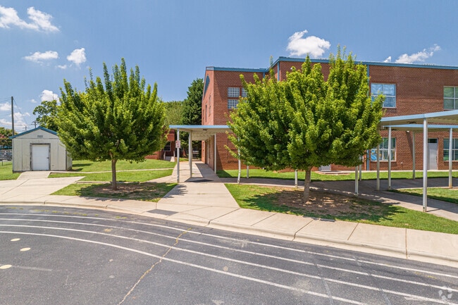 The Oakhurst STEAM Academy is a public elementary school.