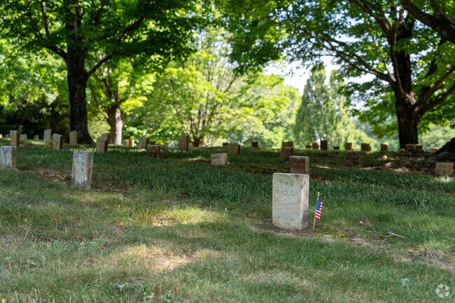 The Old City Cemetery near Garland Hill features a beautiful garden to see.