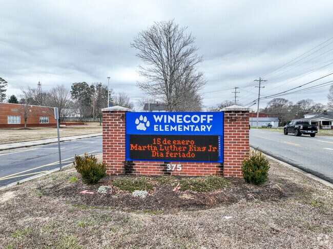 The student population of Winecoff Elementary is 708 and the school serves PK-5.