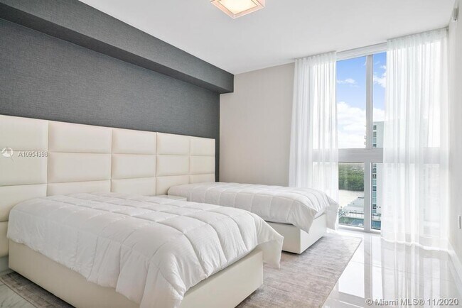 Parque Towers at St. Tropez unit 1501, Sunny Isles Beach, FL 33160 - photo 6
