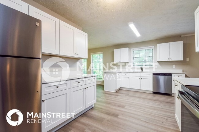 726 Trailwood Dr, Riverdale, GA 30274 - photo 7