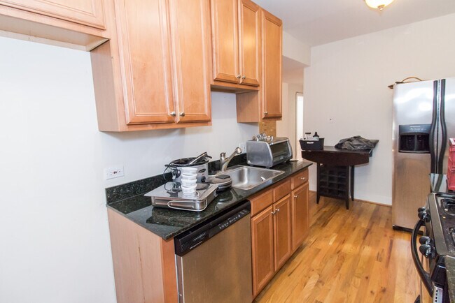 927 W Sunnyside Ave unit 9273S, Chicago, IL 60640 - photo 2