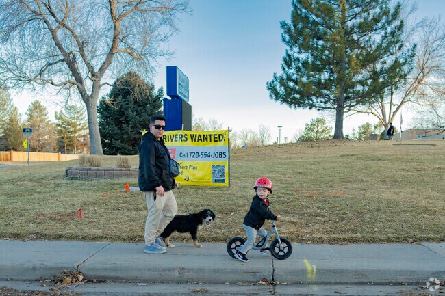 Los Ninos Park is next to Mission Viejo Elementary School.