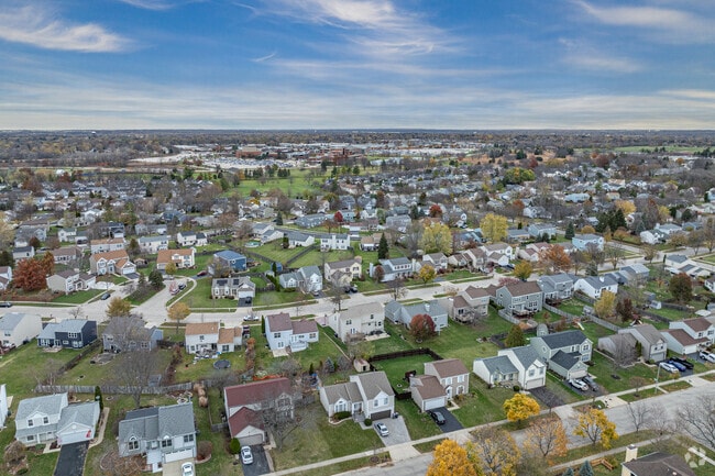 Homes in College Green feature well-manicured lawns and oval walkways.