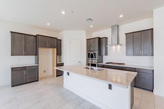 18950 W Ocotillo Rd, Waddell, AZ 85355 - photo 2