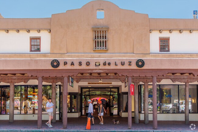 The Santa Fe Plaza is a short drive from Hyde Park and gives residents a great place to shop.