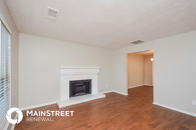 4599 Garden Hills Dr, Stone Mountain, GA 30083 - photo 4