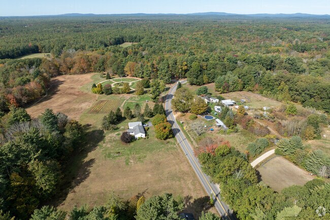 Madbury maintains the atmosphere of a very rural community, characterized by open spaces and a tranquil setting.