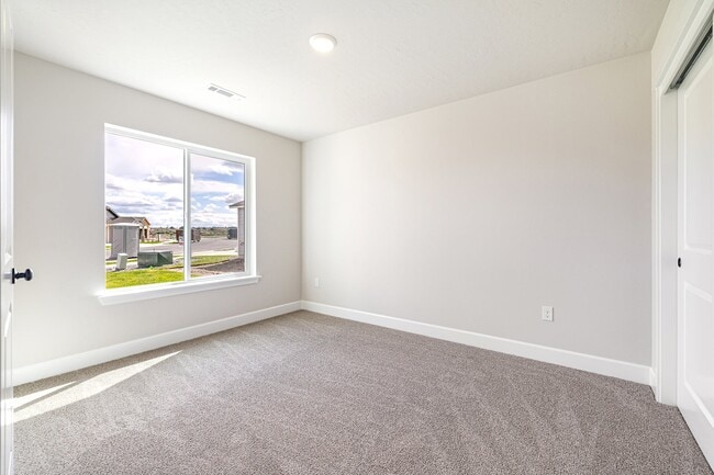 1050 NW Fairway Rd, Madras, OR 97741 - photo 5