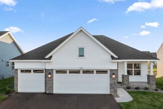 7865 41st St N, Oakdale, MN 55128