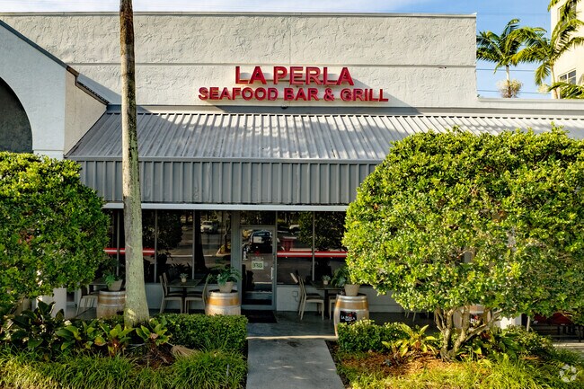 La Perla Restaurant offers Latin cuisines in the New River Estates neighborhood of Sunrise, FL.