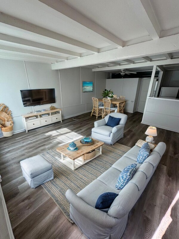 320 7th St Unit 3, Seal Beach, CA 90740