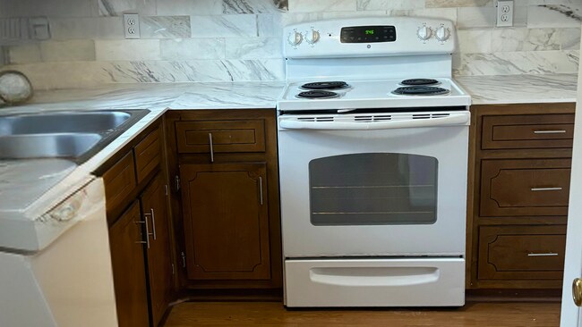 905 Park Place NE, Conyers, GA 30012 - photo 5