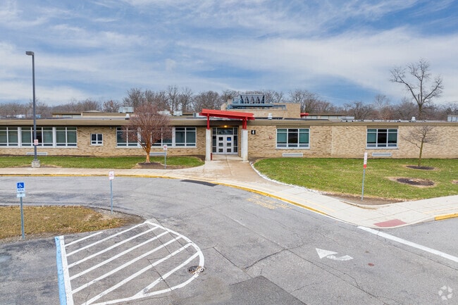 Fort Wayne's Indian Village Elementary School has 391 students.