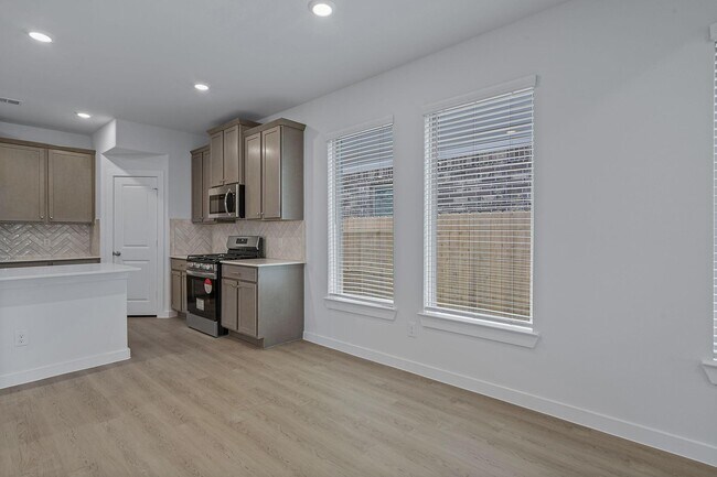 110 Orange Blossom Ct unit 38030745, Mont Belvieu, TX 77535 - photo 7