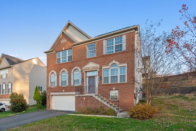 12910 Hallwood Place, Fort Washington, MD 20744 - photo 2