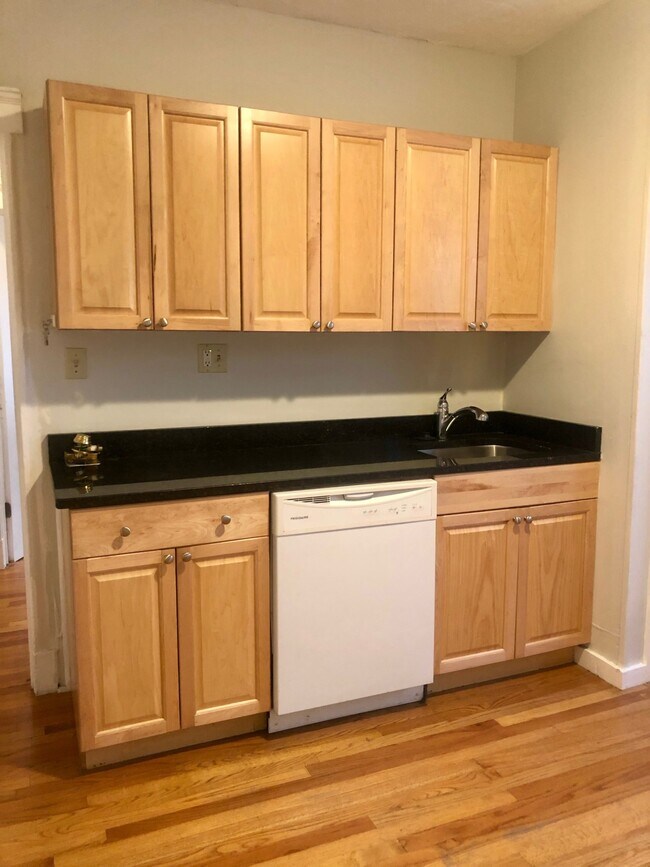 224 Hanover St unit 10, Boston, MA 02113 - photo 5