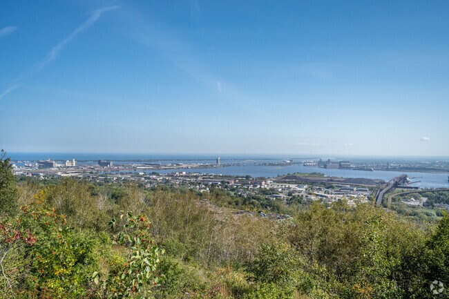 Piedmont Heights is less than a mile from the Skyline Parkway Overlook.