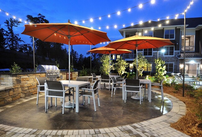 Enjoy the Georgia weather and cook dinner poolside