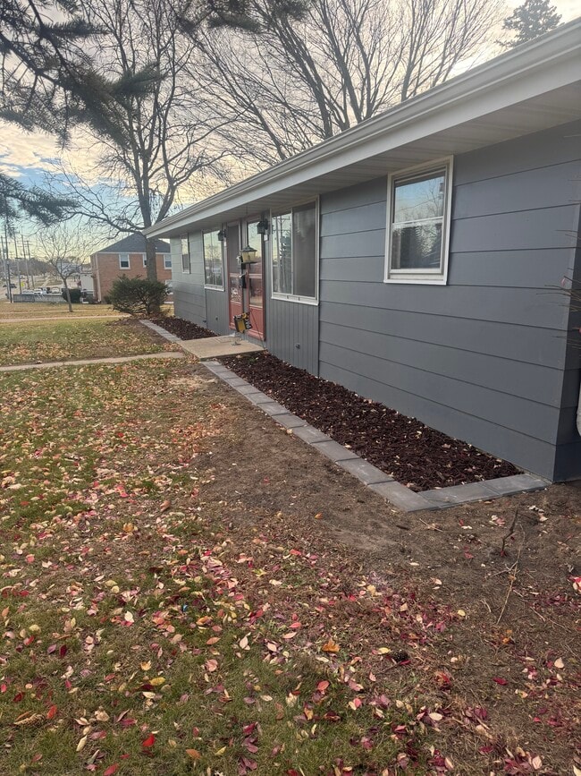 211 W Decorah Rd, West Bend, WI 53095 - photo 2