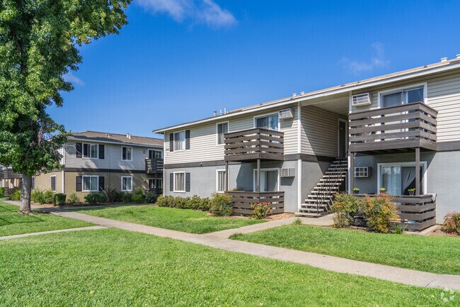 Ellis Lake—where every sunrise is a new beginning in your dream home.