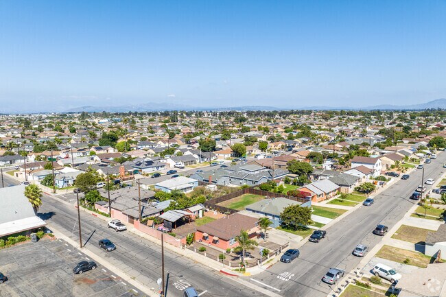 You can find Spanish style, ranches, and multistory homes in Blackstock North.