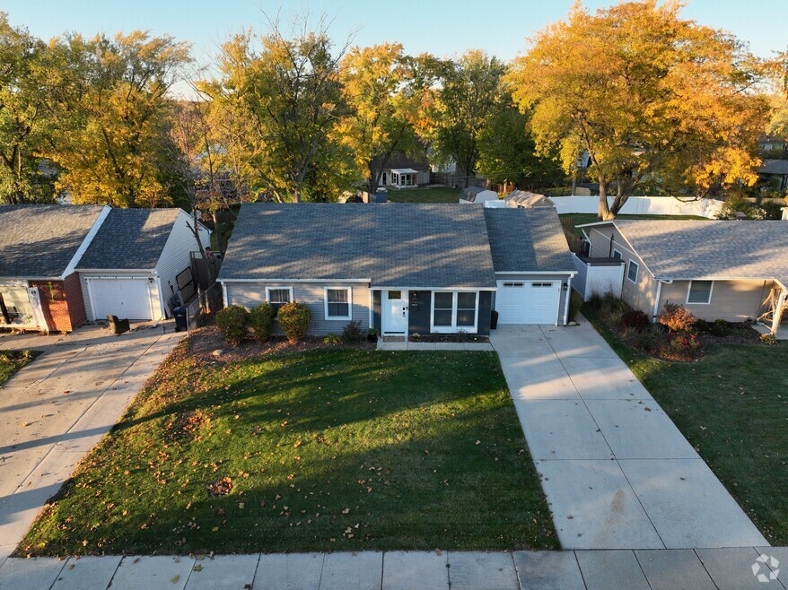7024 Olde Gatehouse Rd unit 14, Tinley Park, IL 60477 - photo 2