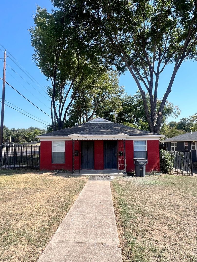 520 N Montreal Ave, Dallas, TX 75208 - photo 1