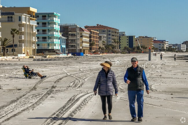 Bayou Club neighbors visit nearby beaches for their afternoon walks.