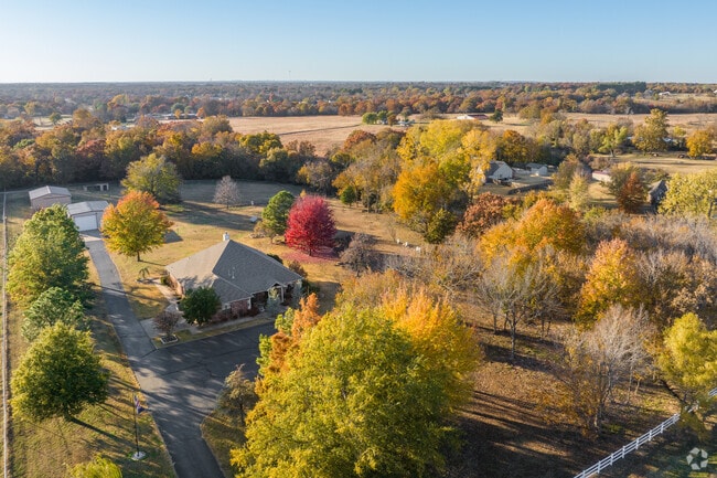 Coweta homes often come with large, open yards—perfect for outdoor living.