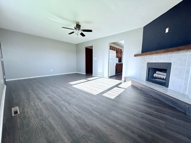 204 E Elm St unit 204 Elm, Iowa Falls, IA 50126 - photo 5