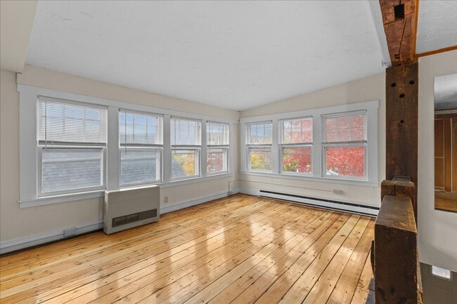 114-116-116 S Champlain St unit 2, Burlington, VT 05401 - photo 3