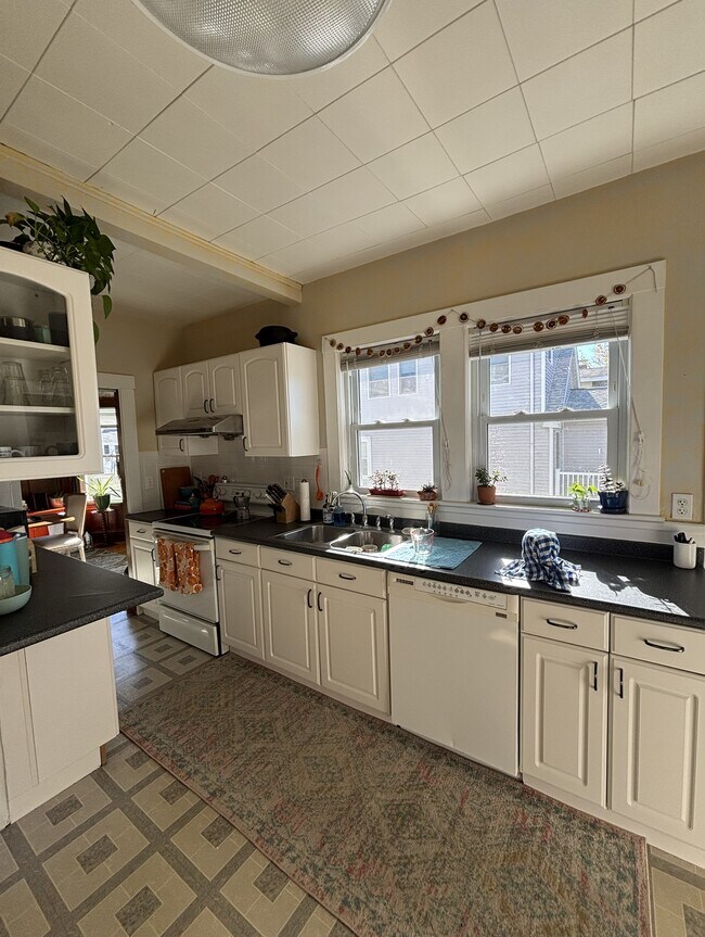 61 Quincy St unit 2, Medford, MA 02155 - photo 3