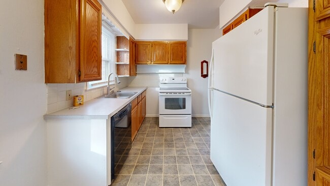 2544 25th St, Cuyahoga Falls, OH 44223 - photo 3