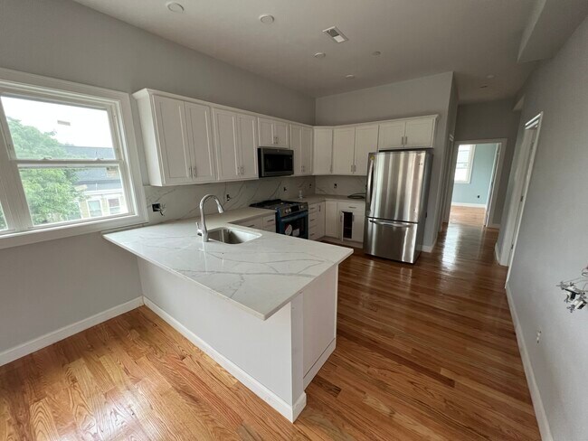 126 Cross St unit 6, Somerville, MA 02145 - photo 2