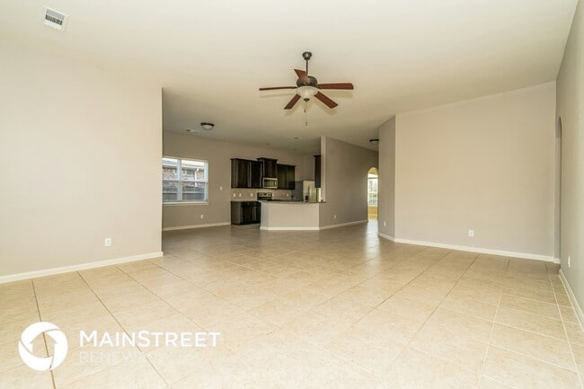 527 Shady Meadow Ln, Glenn Heights, TX 75154 - photo 4