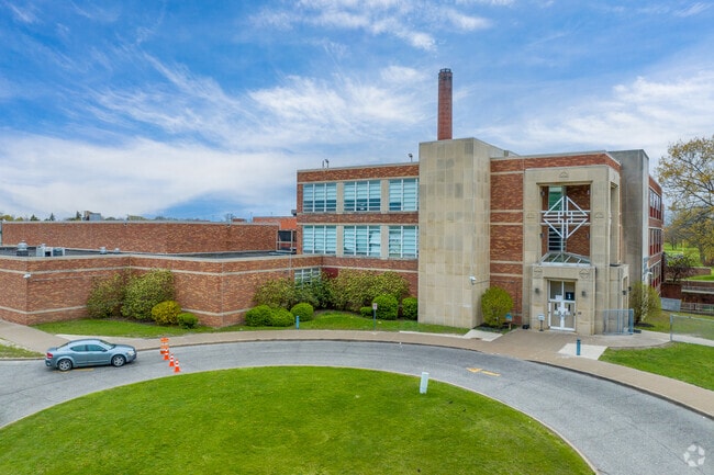 The Foreign Language Immersion & Cultural Studies School has a student to teacher ratio of 15:1.