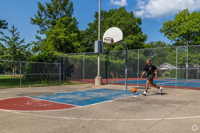 Veterans Park has a great basketball court the whole family can enjoy.
