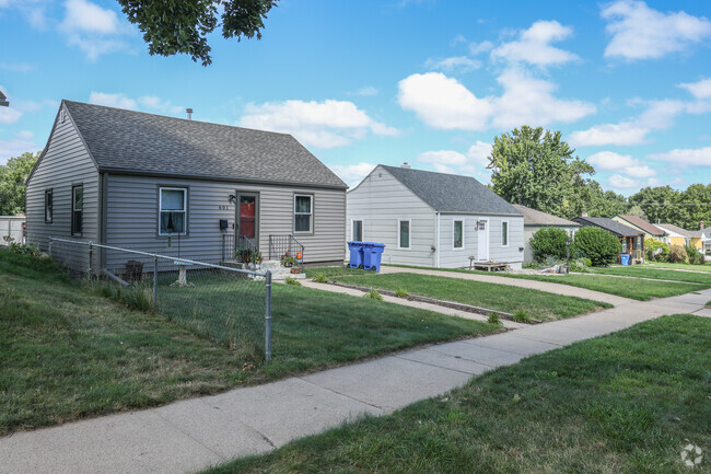Homes under 1200 square feet can be found along the streets of Garfield.