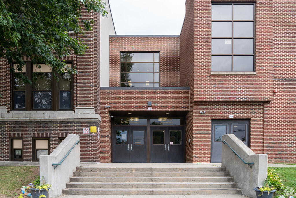 Entrance to Lincoln Franklin Elementary