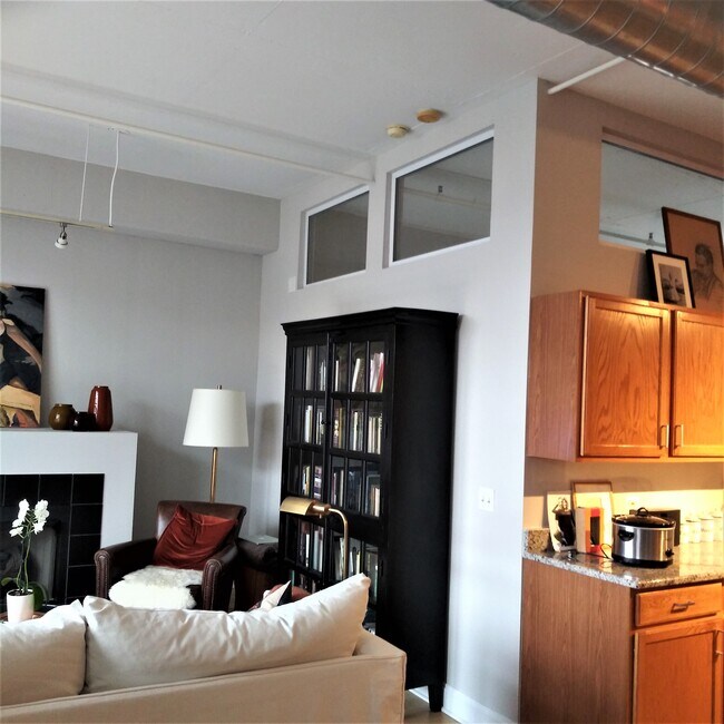 West Loop Gate unit 724, Chicago, IL 60607 - photo 3