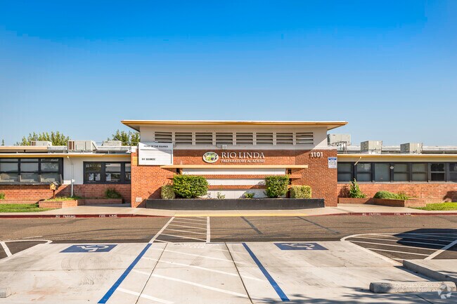 Rio Linda Preparatory Academy is a great school close to Glenwood Meadows.