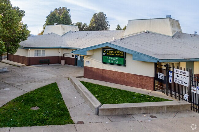 Verde Elementary School provides quality education to students in Richmond.