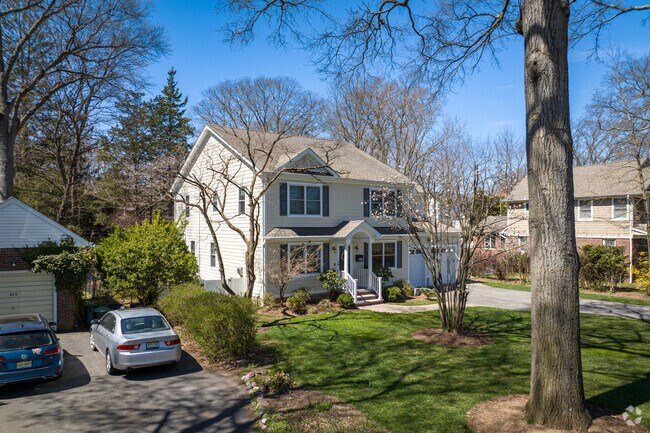 Colonial homes are abundant throughout Ridgewood.