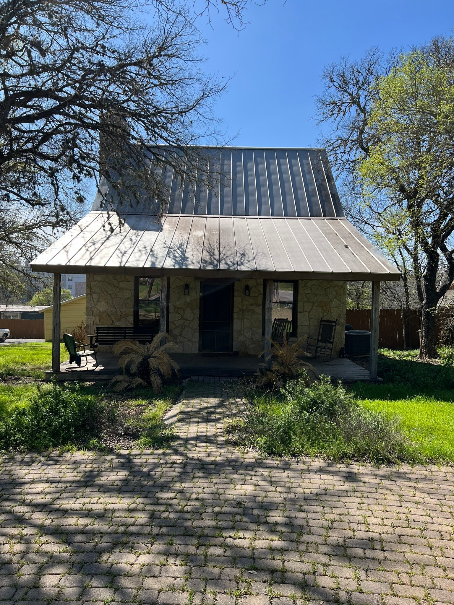 813 W Bluebonnet Dr, San Marcos, TX 78666 - photo 1