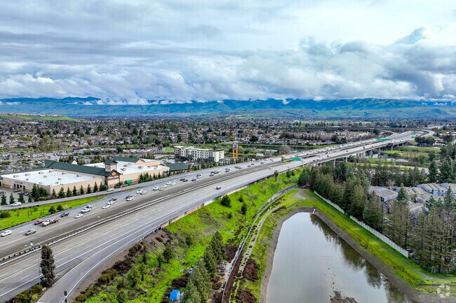 Valley View-Reed is situated right next to State Route 85 and is very accessible for commuters.