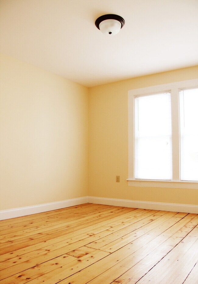 147 N Union St unit 2, Burlington, VT 05401 - photo 6