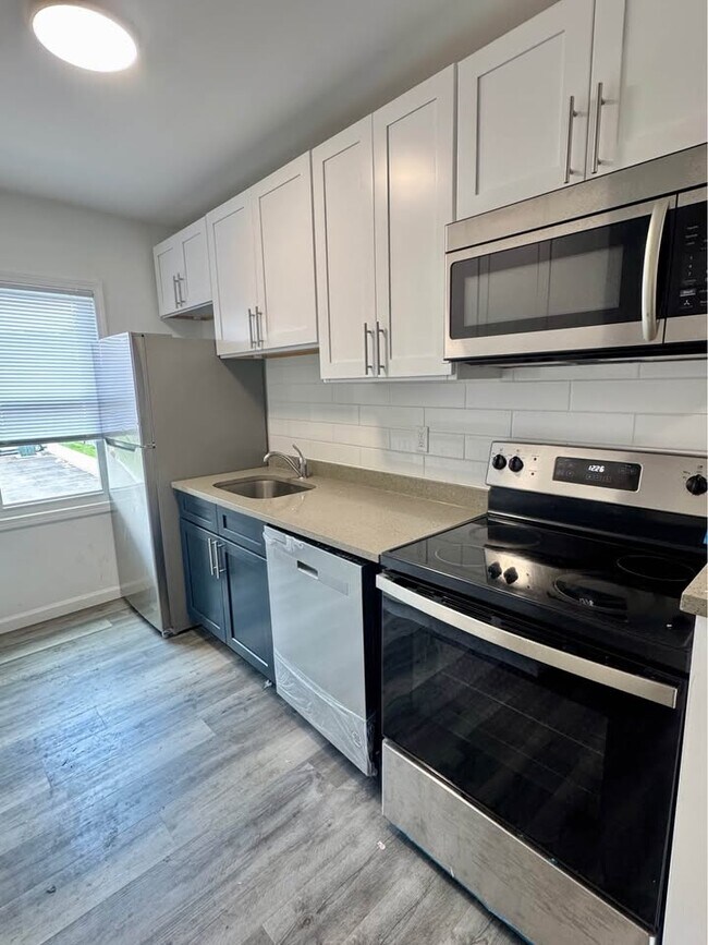 322-352 Bradley Ave, Flint, MI 48503