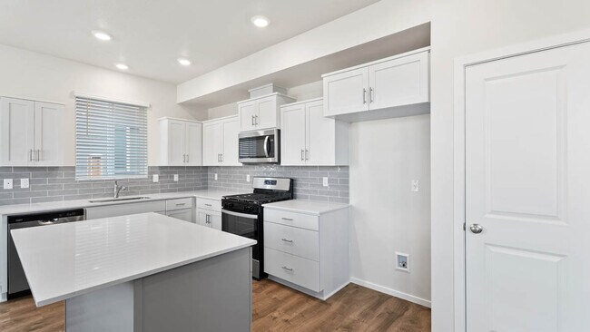 20552 Button Brush Ave, Bend, OR 97702 - photo 5