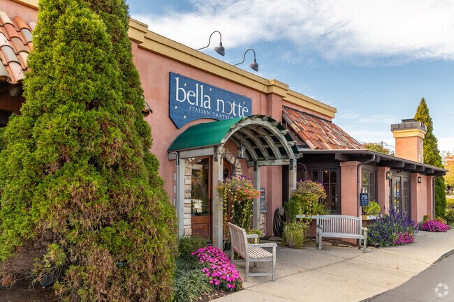 Bella Notte is an Italian restaurant with delicious homemade lasagna in Pasadena.